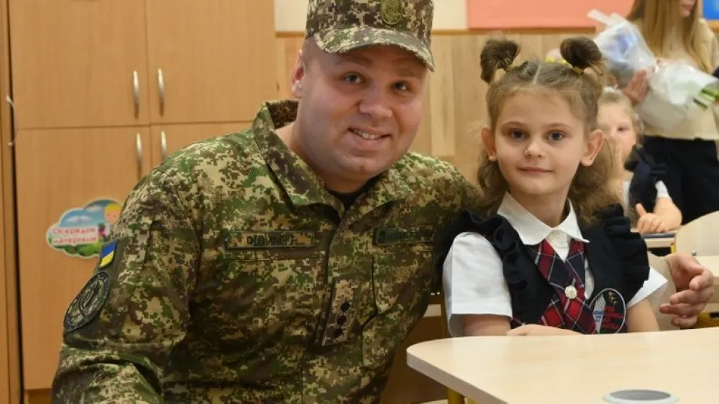 У Хмельницькому гвардійці підтримали доньку загиблого побратима на першому дзвонику