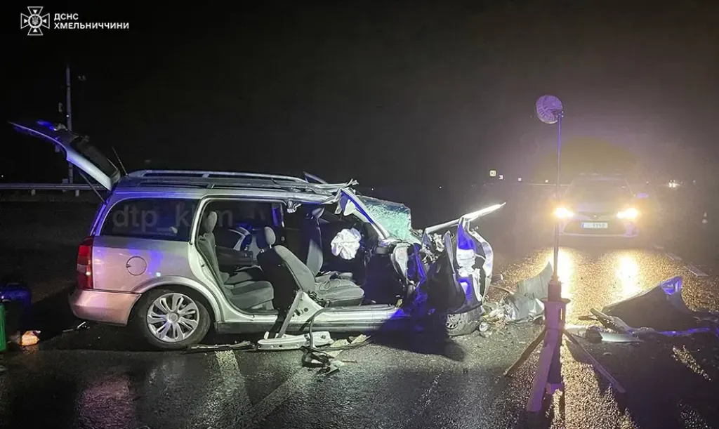 На трасі біля Хмельницького зіткнулися два авто: постраждали четверо людей