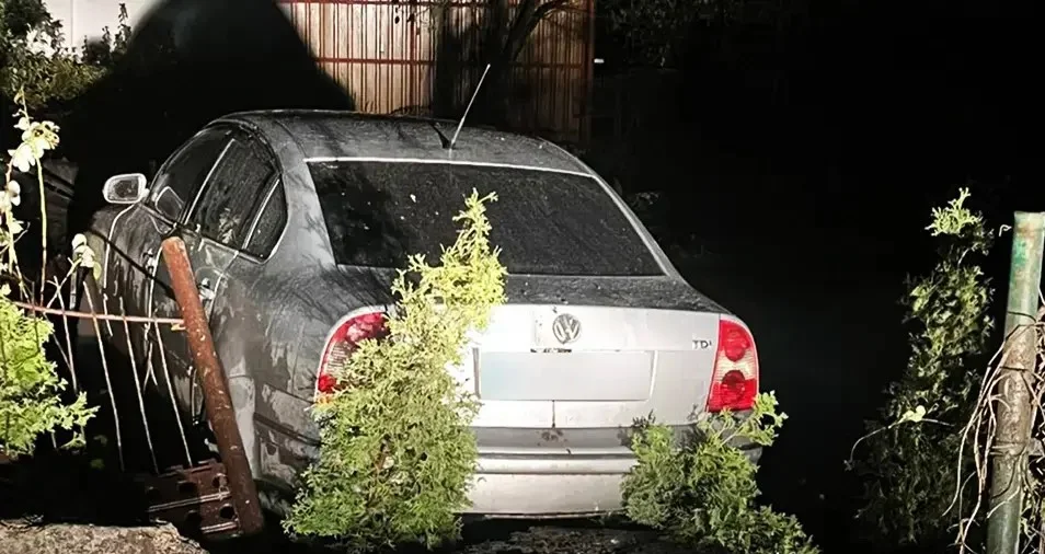 У Старокостянтинові п’яний автослюсар викрав машину клієнта та потрапив у ДТП