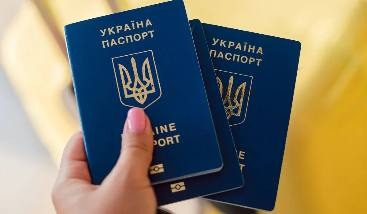 Збільшилася кількість виготовлення закордонних паспортів на Хмельниччині: чи є попит серед чоловіків 18-22 років