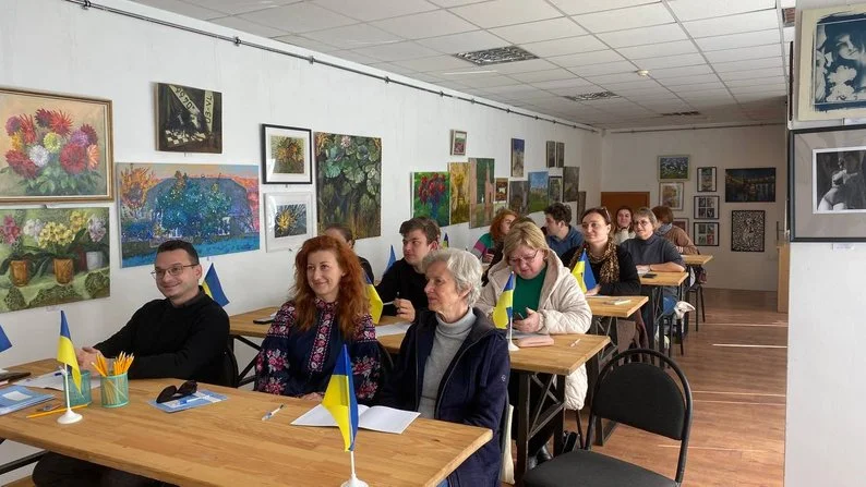 “Надішлю сину на фронт, щоб перевірив”: як на Хмельниччині писали Радіодиктант національної єдності