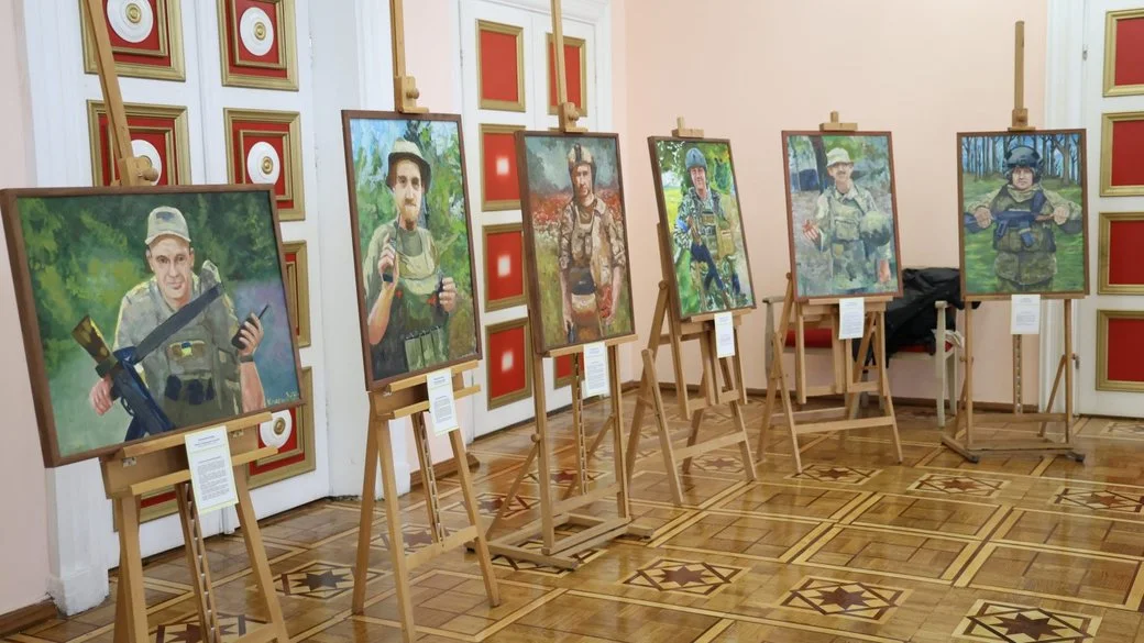 У Хмельницькому триває виставка портретів полеглих захисників