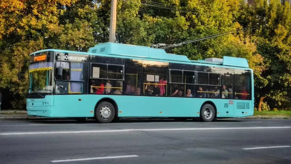 Тролейбуси не курсують під час відключень світла у Хмельницькому: як це мають вирішити