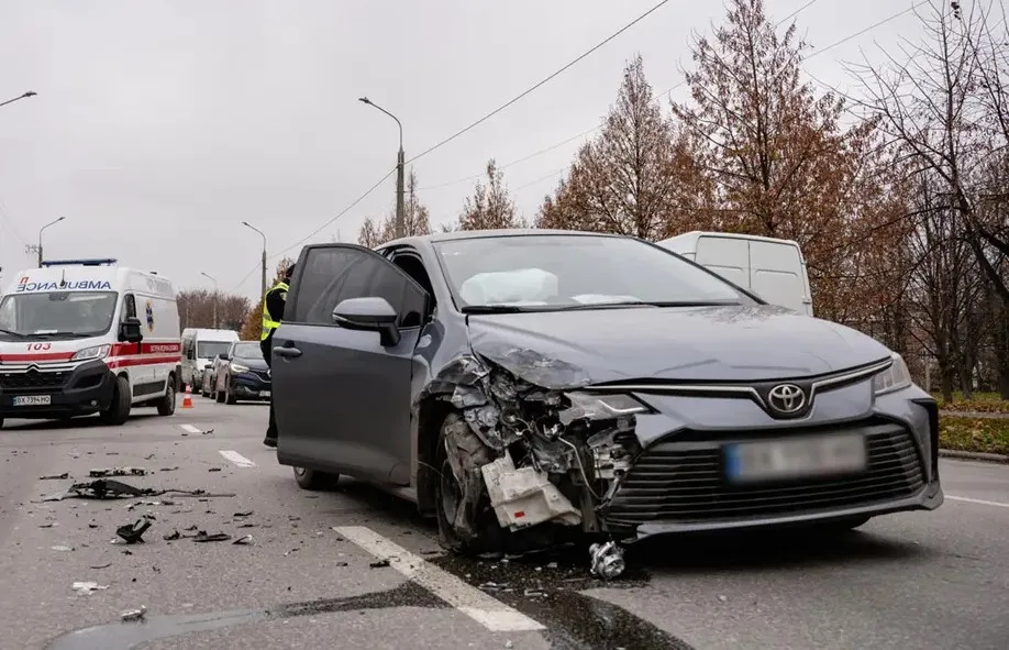 У Хмельницькому сталася ДТП з перекиданням автомобіля