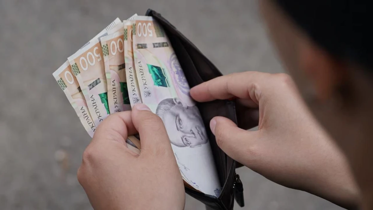 Середня зарплата на Хмельниччині – 13,6 тисяч гривень: які є вакансії