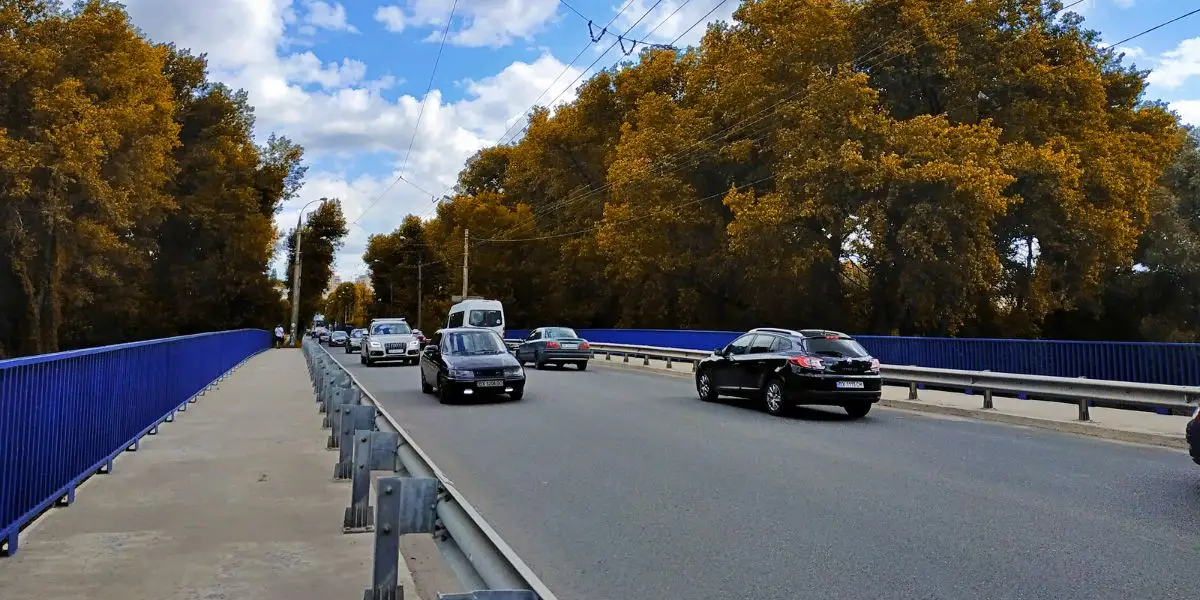 Обмежать рух: у Хмельницькому ремонтуватимуть міст через Південний Буг