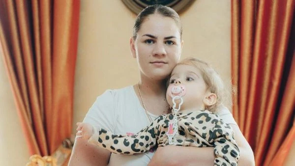 “Ми не здаємося і йдемо завжди вперед”: історія хмельничанки Анни, яка має вроджену ваду розвитку ЦНС