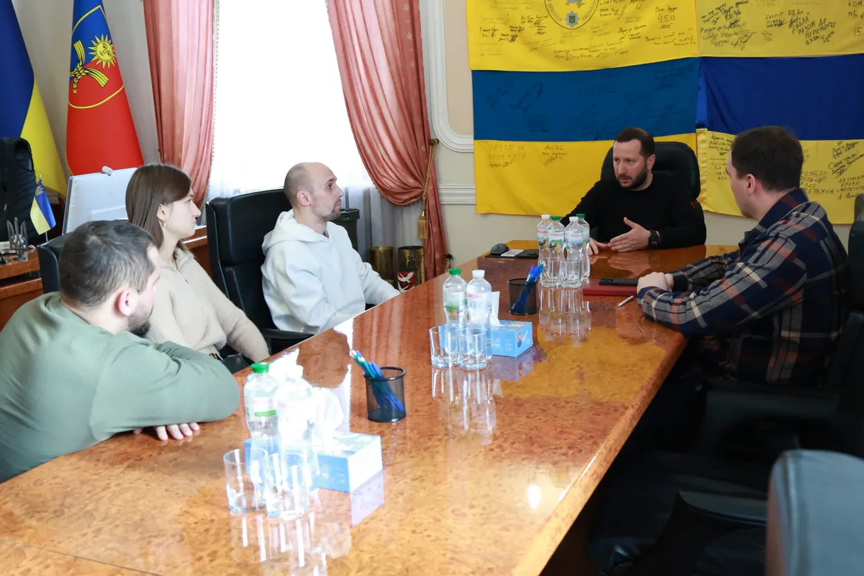 Волонтери звинуватили чиновницю Хмельницької ОВА у неповазі та приниженні
