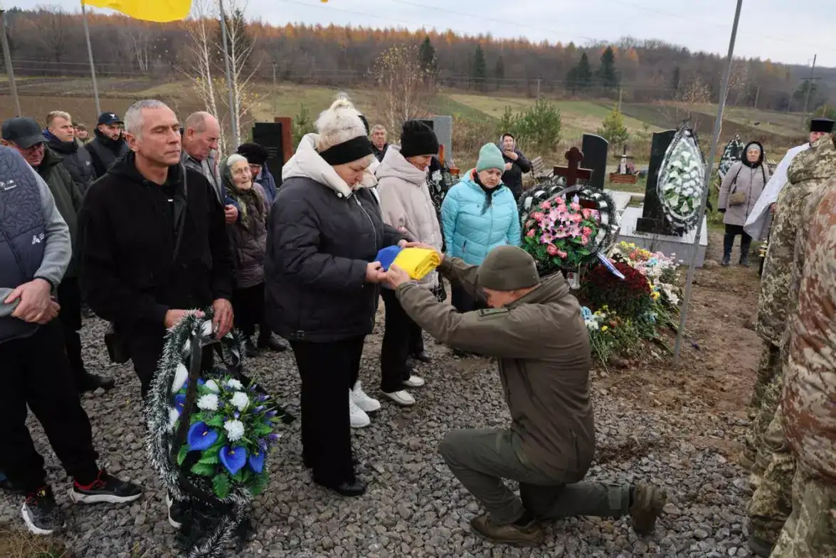 На Хмельниччині попрощалися із двома захисниками