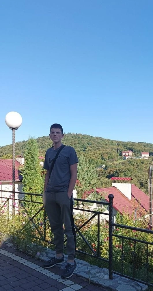 “З цим можна жити. Діти виростають здоровими й розумними”: історія хмельничанина Вадима з фенілкетонурією