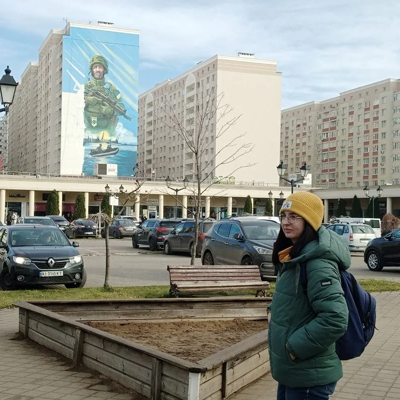 “Моя мета — щоб він був впізнаваний”: мурал в пам’ять про воїна Олексія Яніна створюють у Хмельницькому