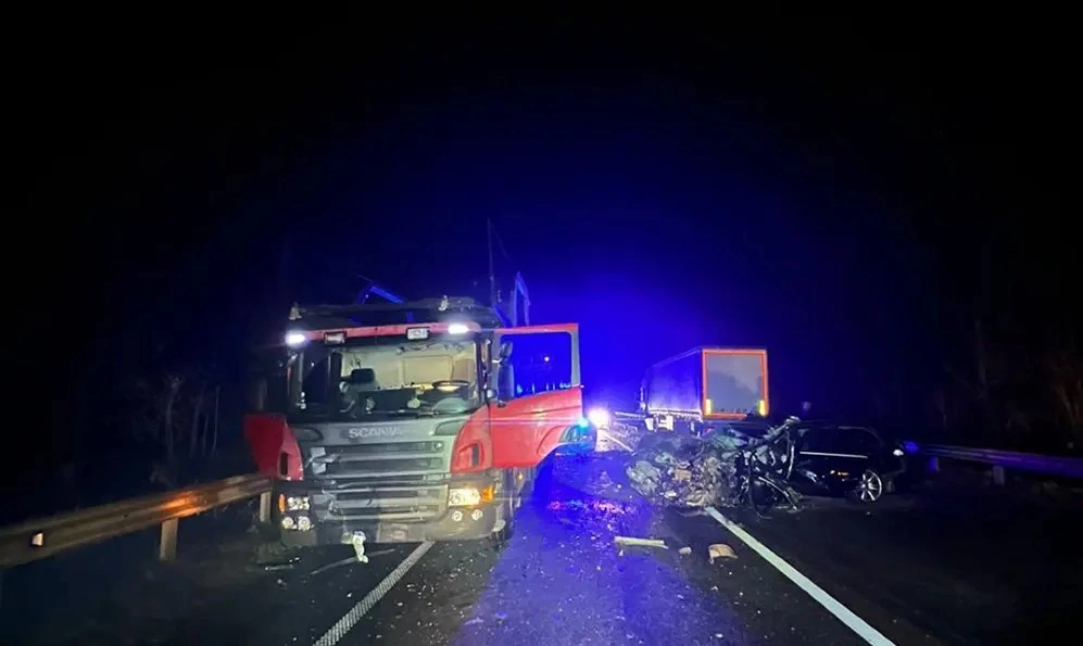 Внаслідок ДТП на одній з трас Хмельниччини перекрито рух транспорту