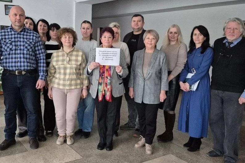Освітяни громади на Житомирщині виступили проти можливих звужень трудових прав педпрацівників