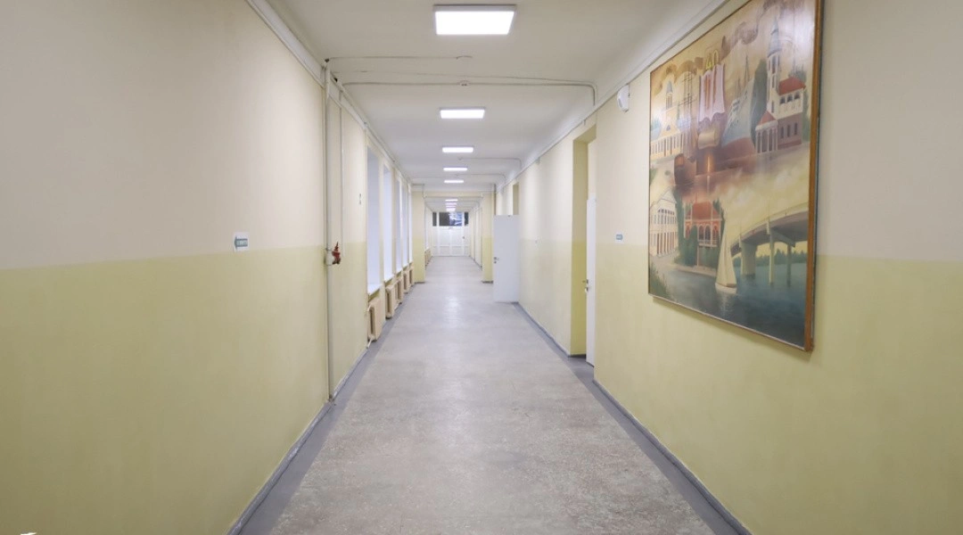 У Миколаєві відновлюють школу, пошкоджену внаслідок ракетного обстрілу