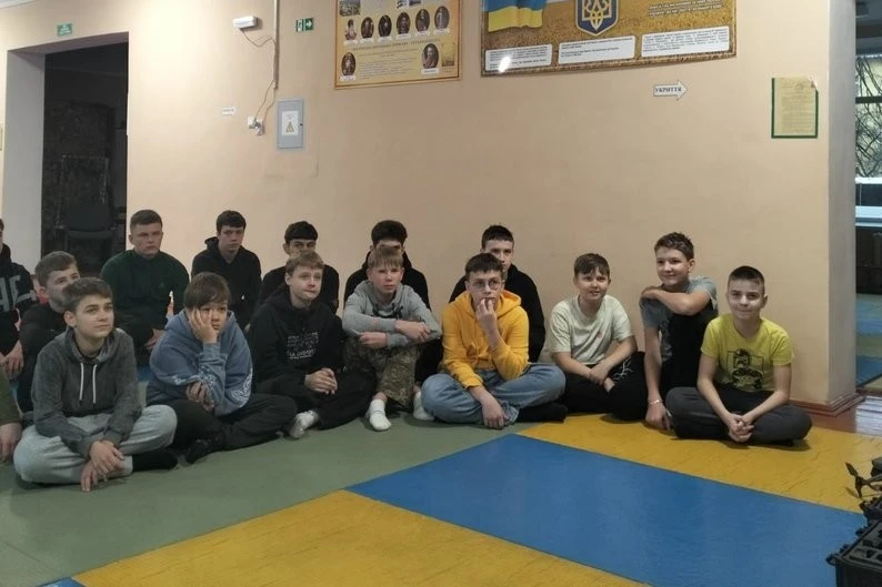 Ветерани-десантники у Житомирі навчали дітей тактиці, основам стрільби та домедичній допомозі