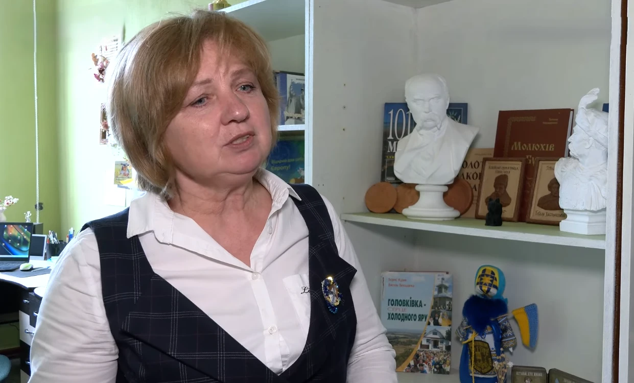 “Цілу ніч сидів в телефоні”: як у школі на Черкащині долають залежність від гаджетів