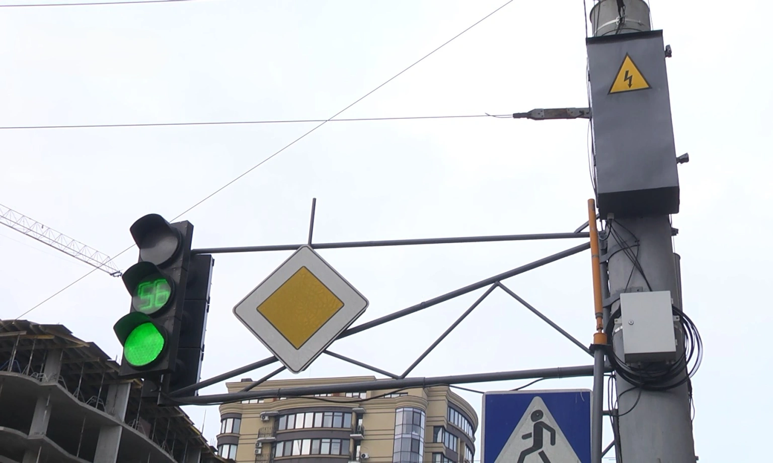 Як у Хмельницькому працюють світлофори під час відключень світла