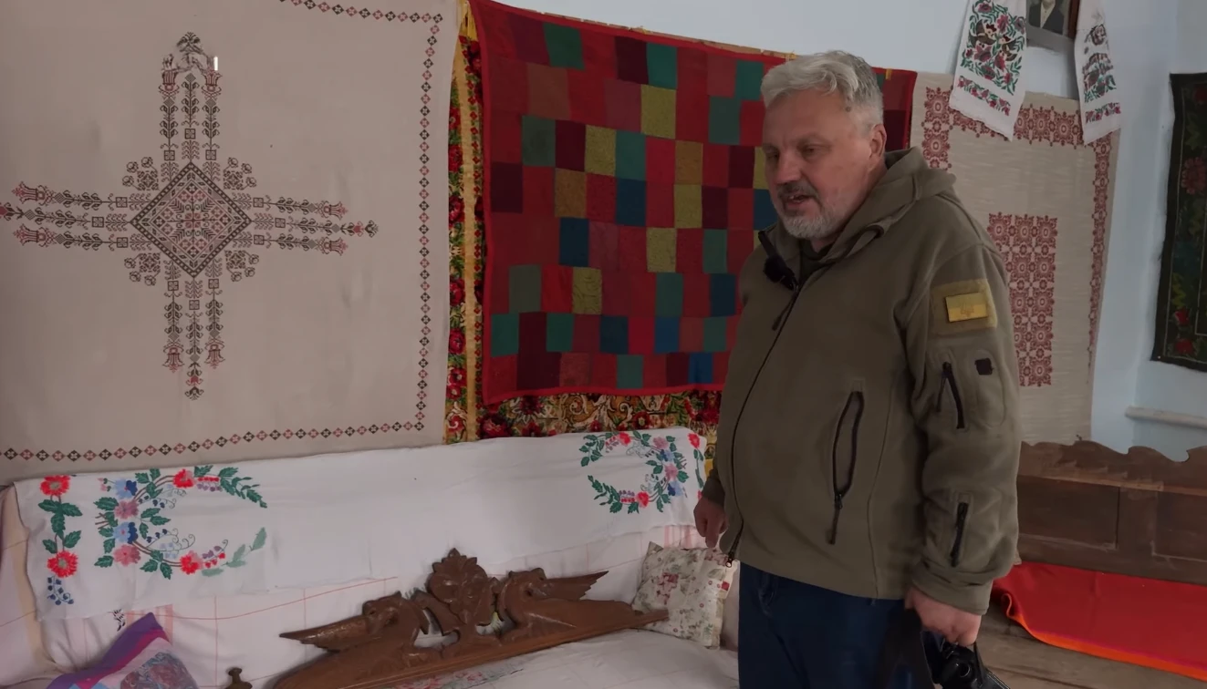 Шлюбні ікони, меблі, вишиванки: музей сільського побуду створили після закриття школи на Хмельниччині
