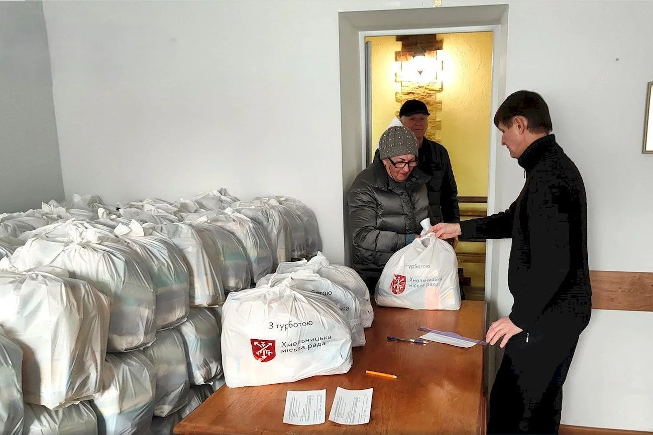 Хто може отримати продуктовий набір у 2025 році від Хмельницького міського терцентру? Умови та порядок звернення