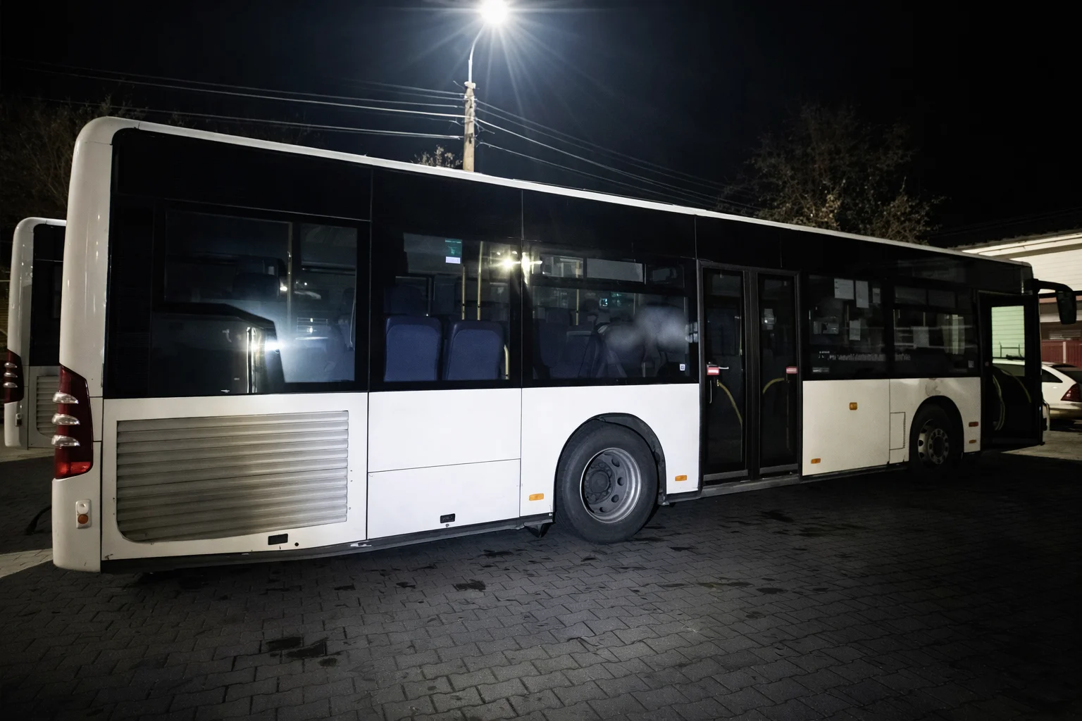 У Хмельницькому водій автобуса збив жінку на зупинці