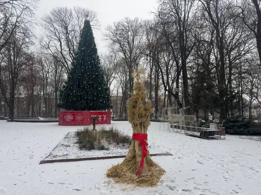 Світло без гучних свят: як Хмельницький увійшов у різдвяно-новорічний період
