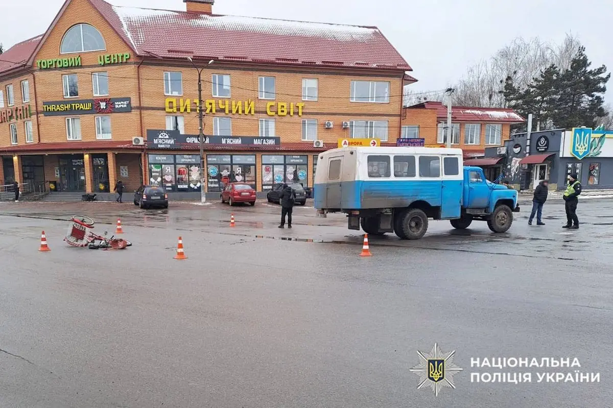 Ранкова аварія в Полонному: після зіткнення з вантажівкою жінка опинилася в реанімації