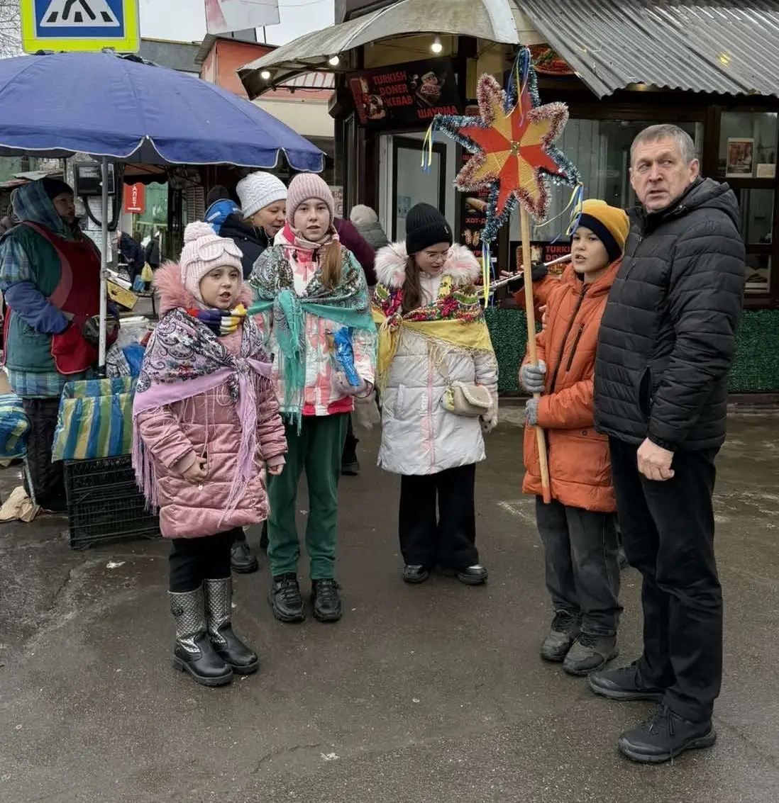 Міські вулиці Хмельницького наповнилися різдвяною колядою і благодійністю
