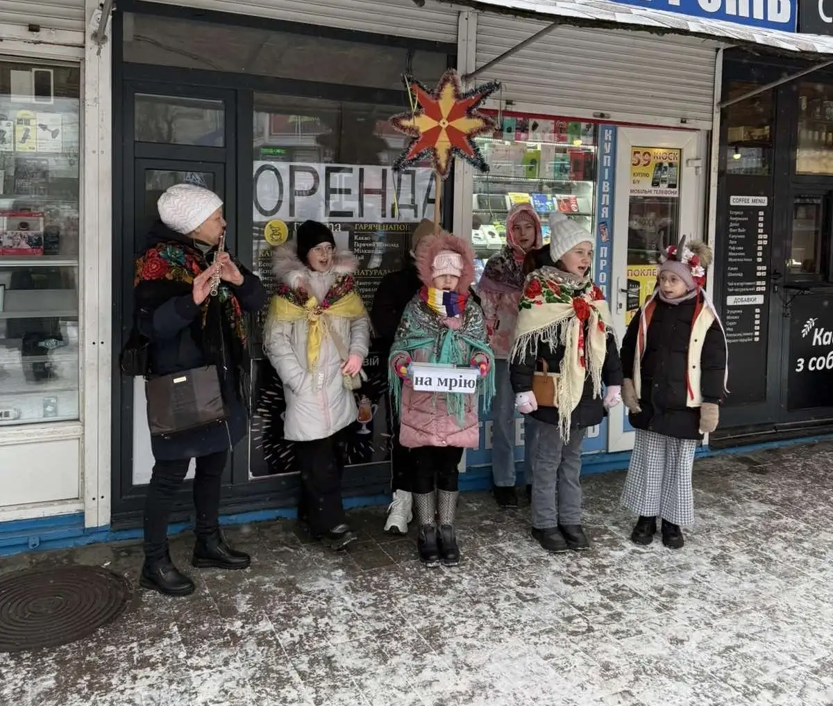 Міські вулиці Хмельницького наповнилися різдвяною колядою і благодійністю