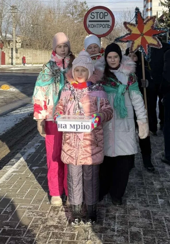 Міські вулиці Хмельницького наповнилися різдвяною колядою і благодійністю