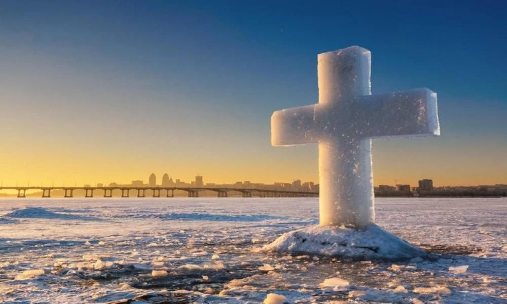 Водохреще без ризику: на Хмельниччині нагадали, кому не варто пірнати в ополонку