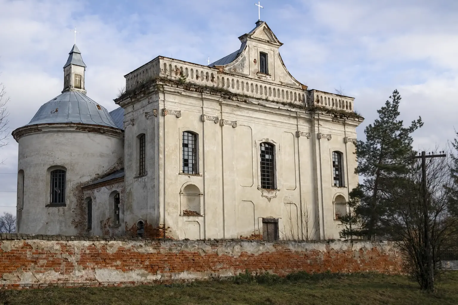 Барокова святиня на Поділлі під загрозою: костел Святої Анни чекає на порятунок