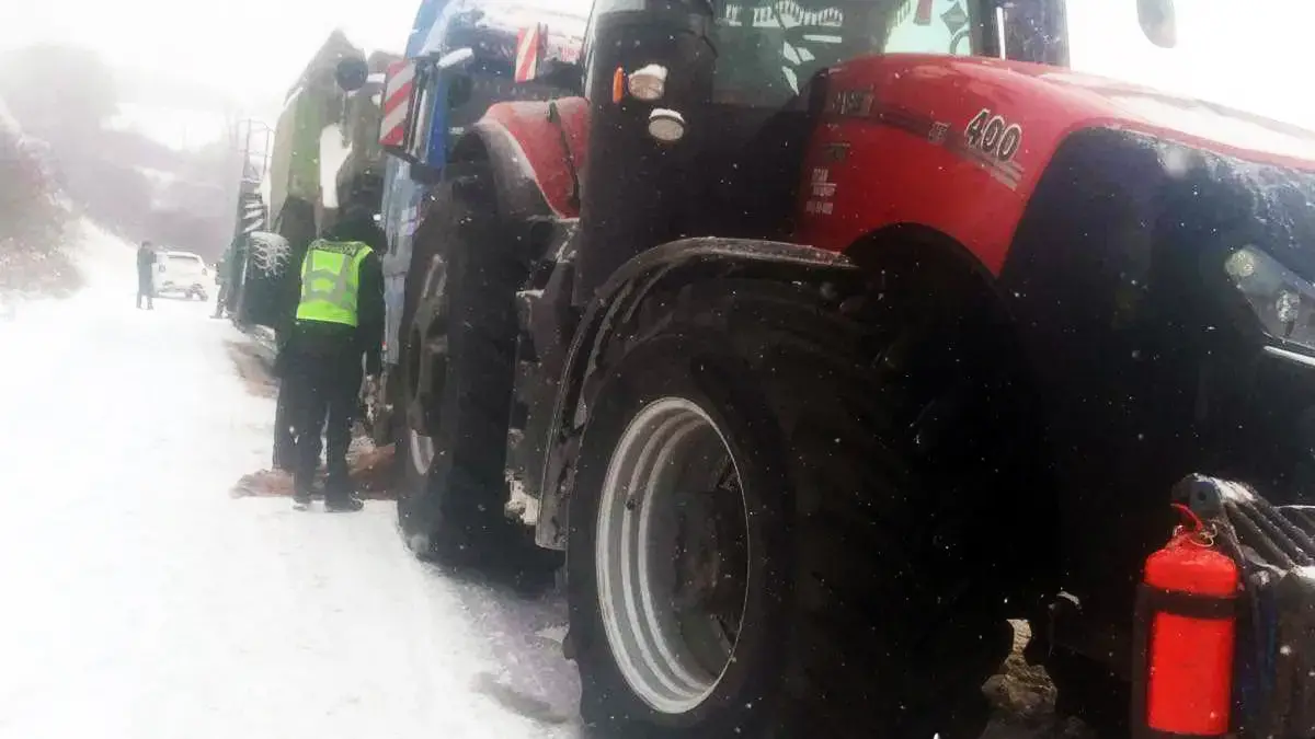 Спроба причепити трос завершилася смертю: на Хмельниччині загинув водій вантажівки
