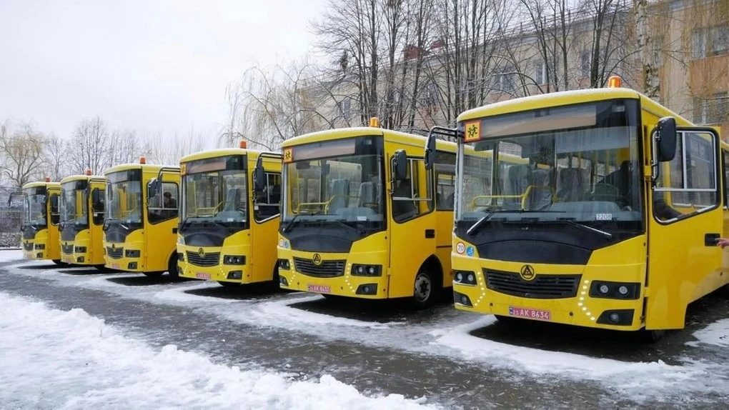 Хмельниччина торік придбала 28 шкільних автобусів – майже половина пристосована для дітей з ООП