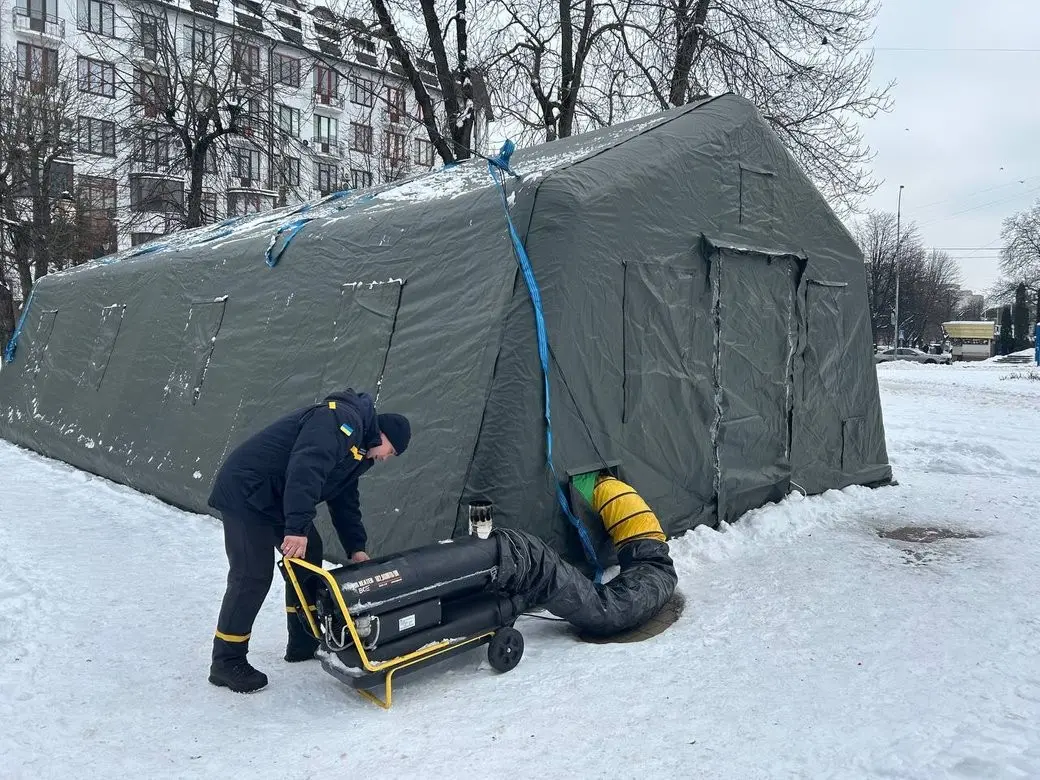 Острівці тепла на Хмельниччині: понад дві тисячі людей знайшли прихисток у мобільних пунктах незламності