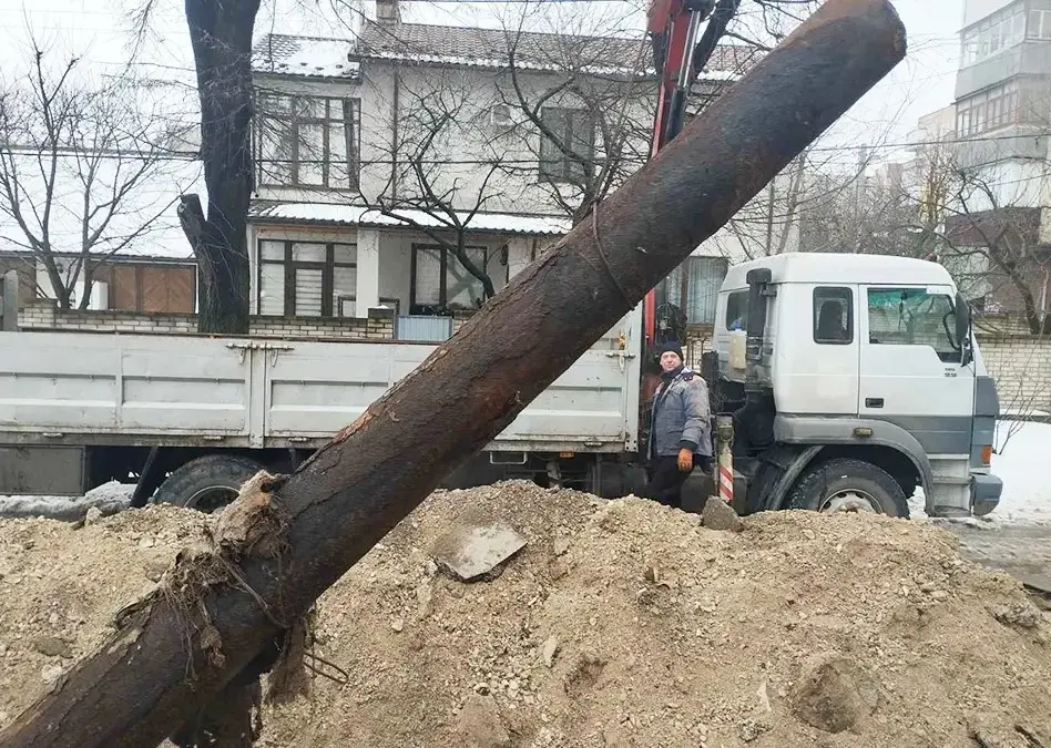 Комунальний марафон на виживання: у Кам’янці-Подільському третю добу ліквідовують серію поривів тепломережі