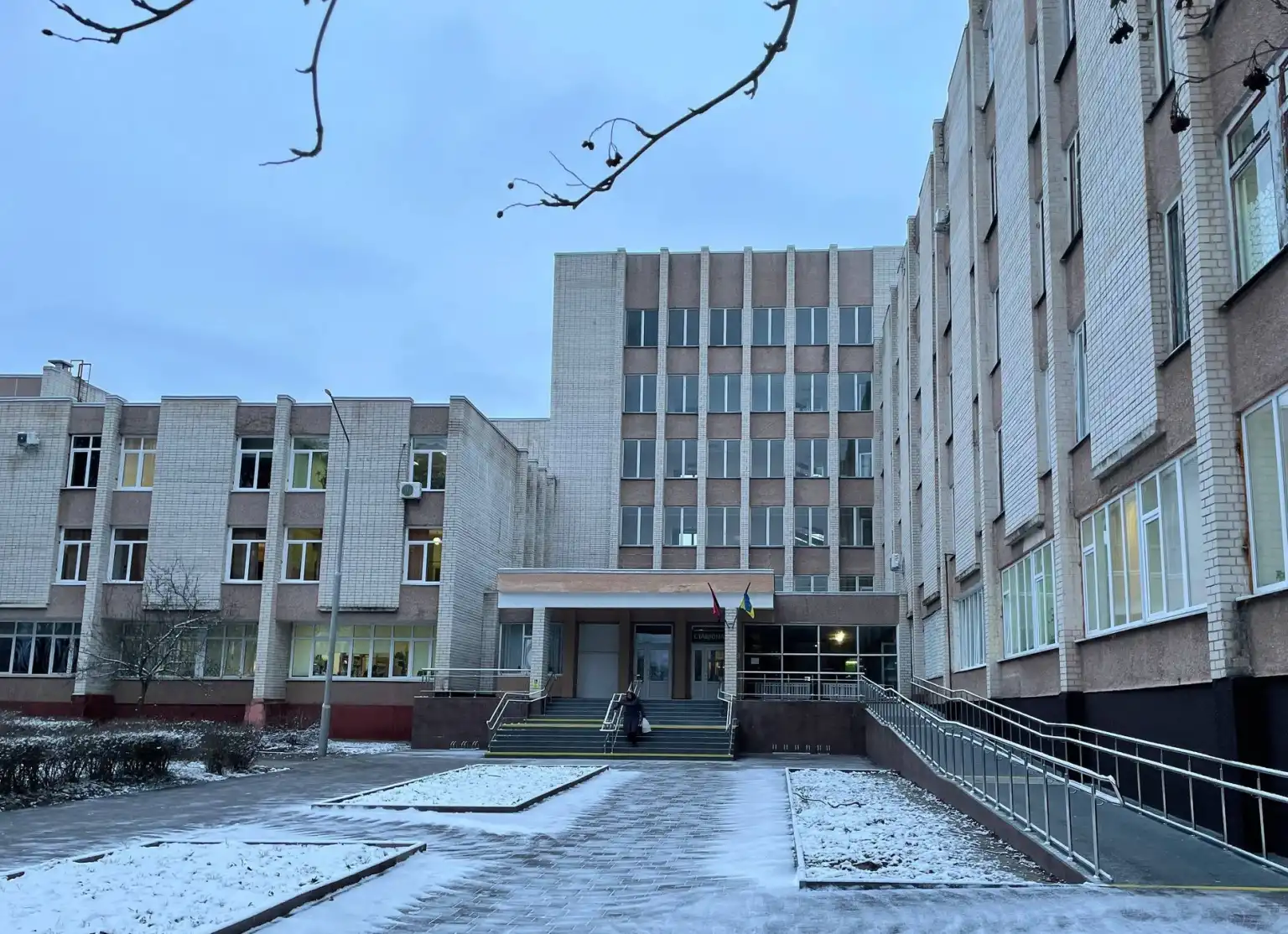 Безпечна естетика: у Нетішині впровадили «золотий стандарт» видалення новоутворень шкіри