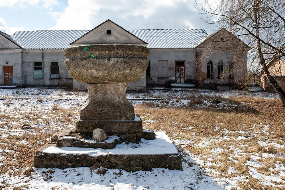 Таємниця вцілілого маєтку: чому селяни захистили палац Садовських