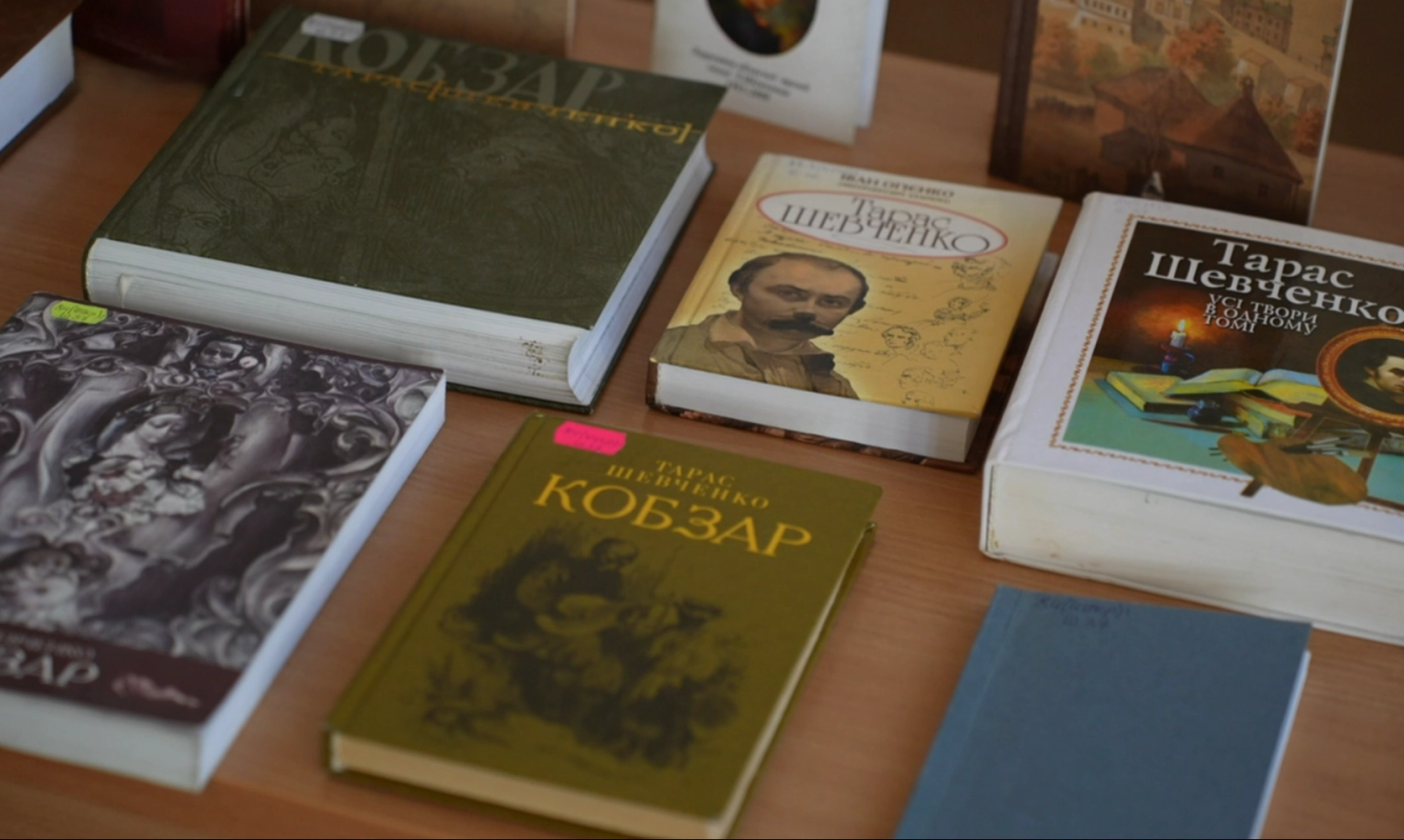 Раритети Кобзаря: Хмельницька бібліотека презентувала колекцію цінних видань Шевченка
