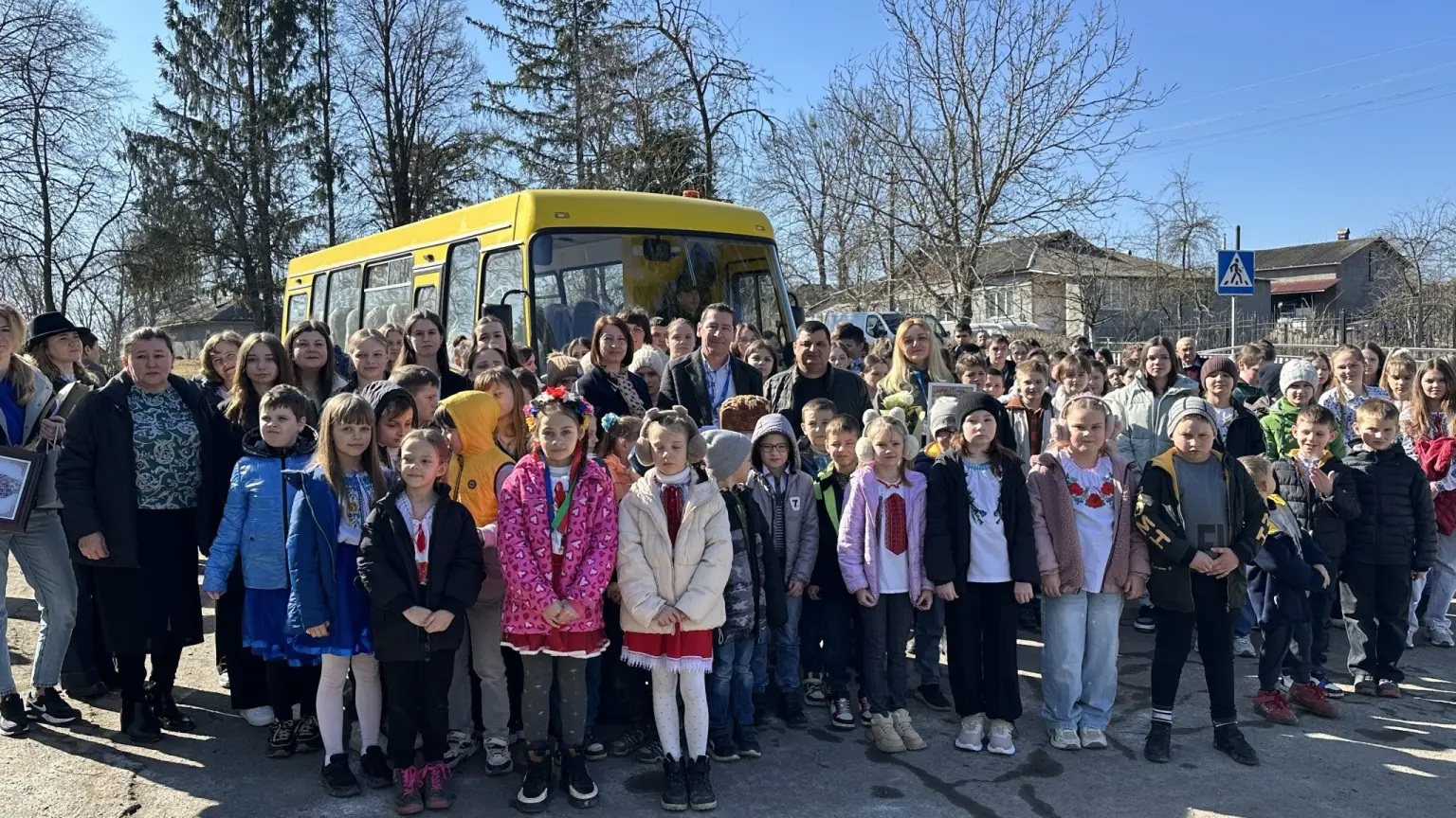 Шкільний автопарк Хмельниччини поповнився інклюзивним транспортом за підтримки міжнародних партнерів