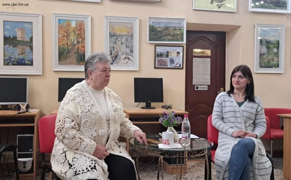 Нитка замість пензля: у Хмельницькому презентували експозицію Ніни Гончарук