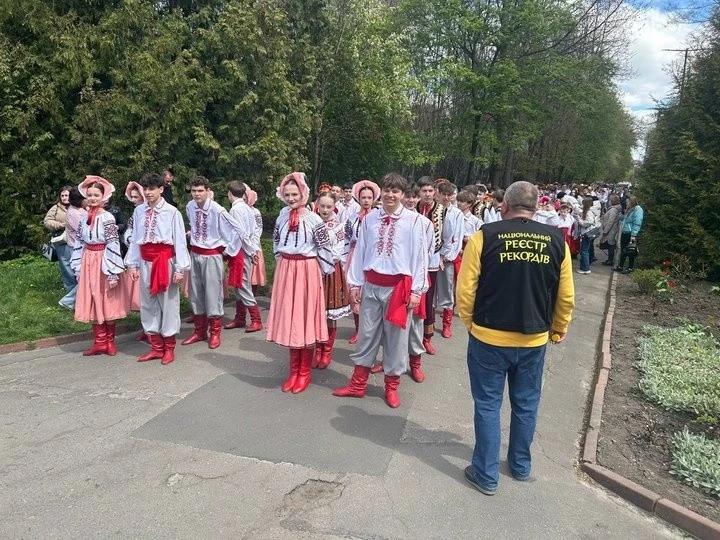 Танцювальний тріумф у Хмельницькому: 888 учасників встановили національний рекорд