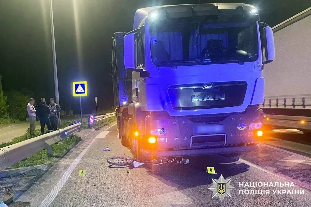 На нерегульованому переході під Хмельницьким вантажівка травмувала дитину