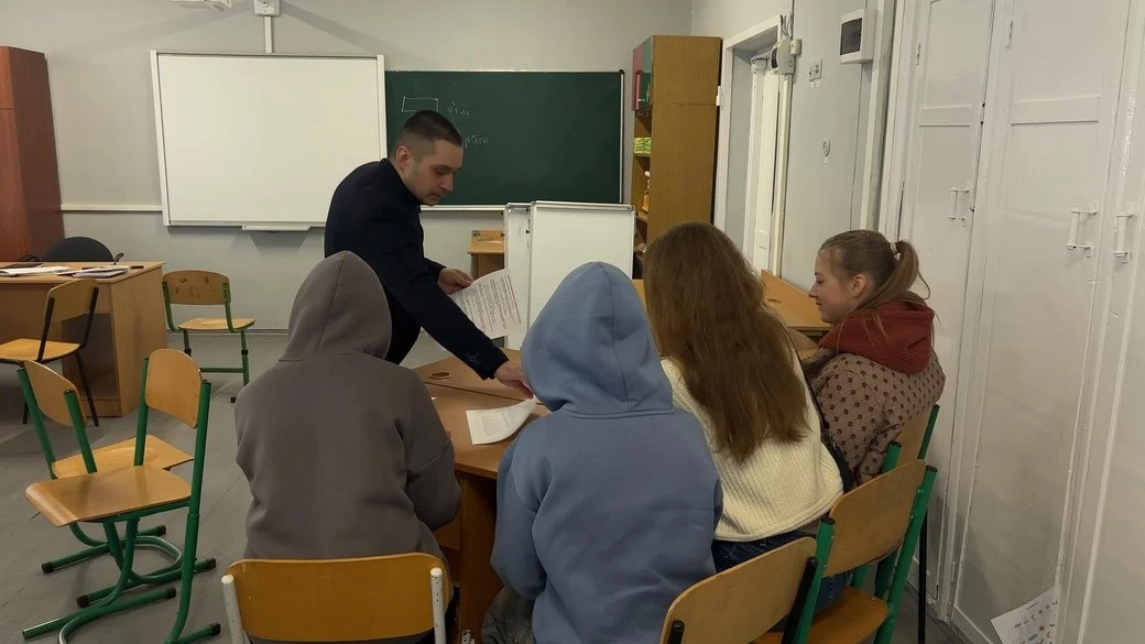 Давньоєгипетська мова в українському селі: вчитель з Хмельниччини створив унікальний підручник
