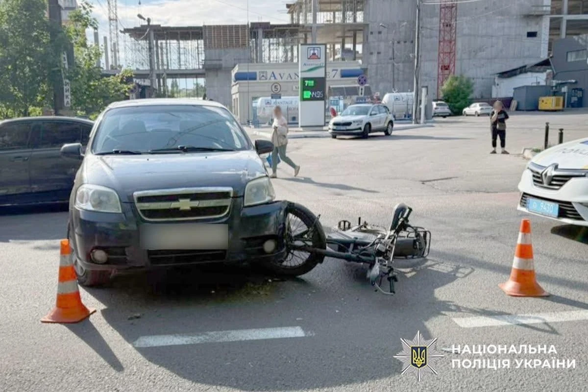 HTML Госпіталізацією завершилася аварія з електробайком у Хмельницькому