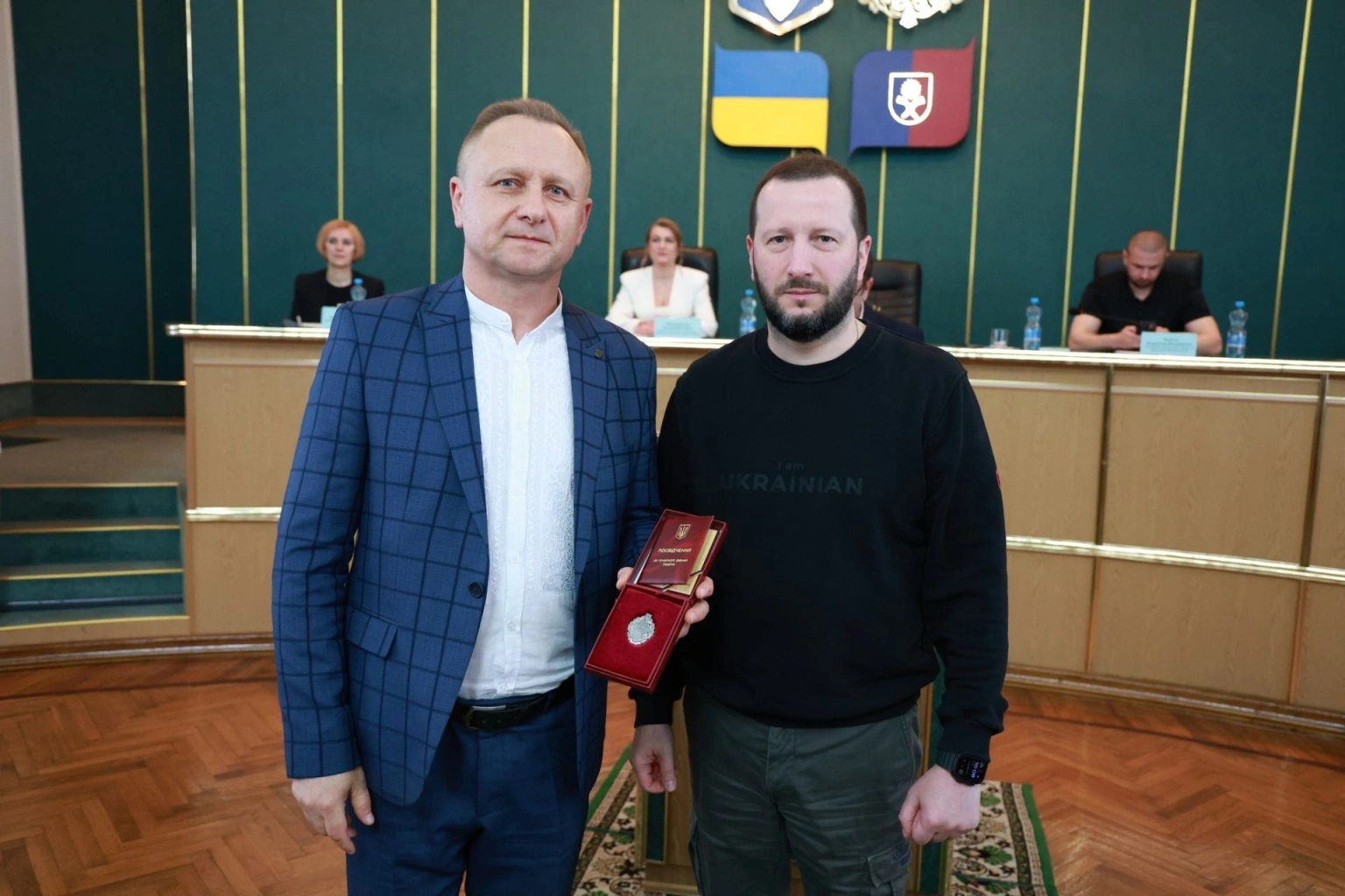 Подоляни отримали державні відзнаки: очільник Хмельницької ОВА вручив нагороди від Президента та Уряду