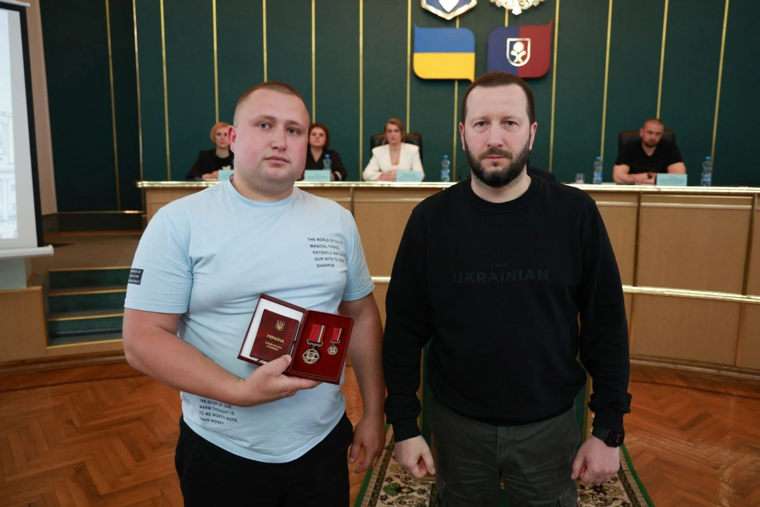 Подоляни отримали державні відзнаки: очільник Хмельницької ОВА вручив нагороди від Президента та Уряду