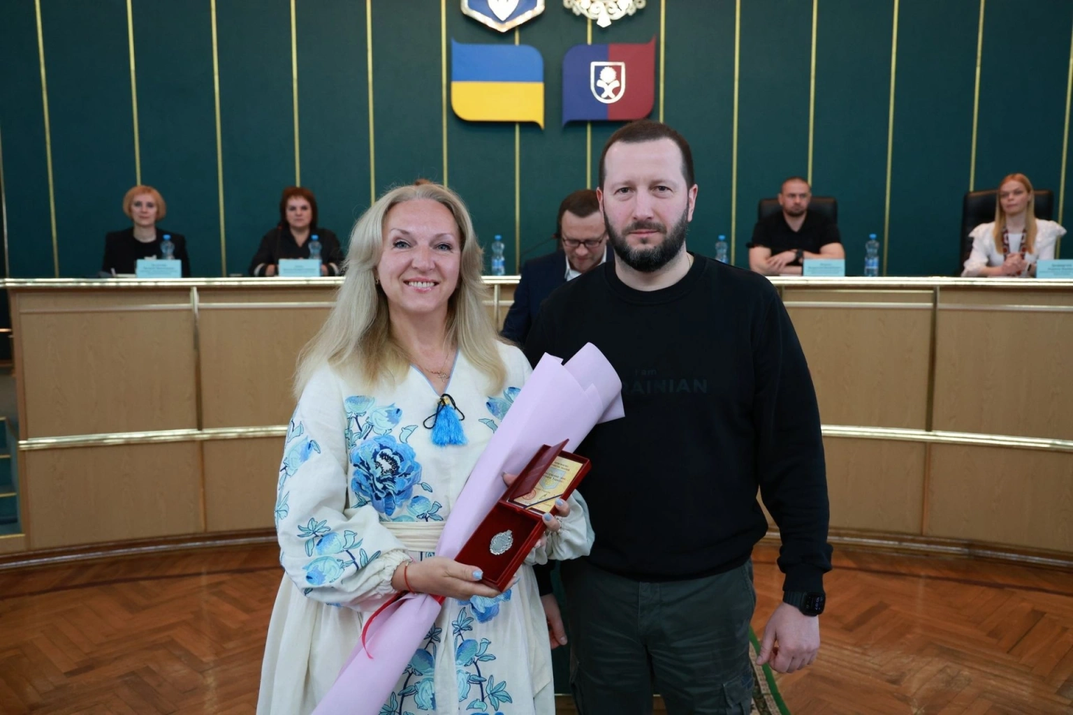 Подоляни отримали державні відзнаки: очільник Хмельницької ОВА вручив нагороди від Президента та Уряду