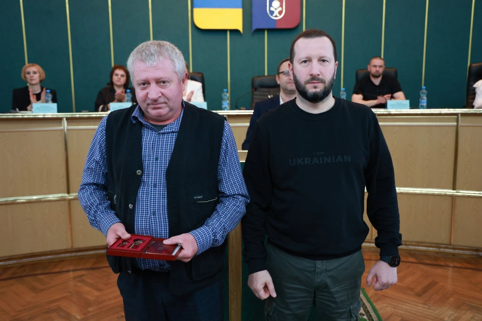 Подоляни отримали державні відзнаки: очільник Хмельницької ОВА вручив нагороди від Президента та Уряду