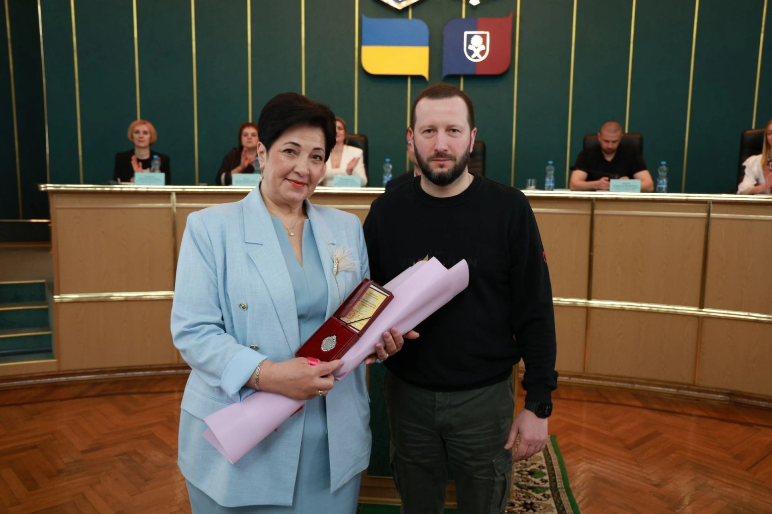 Подоляни отримали державні відзнаки: очільник Хмельницької ОВА вручив нагороди від Президента та Уряду
