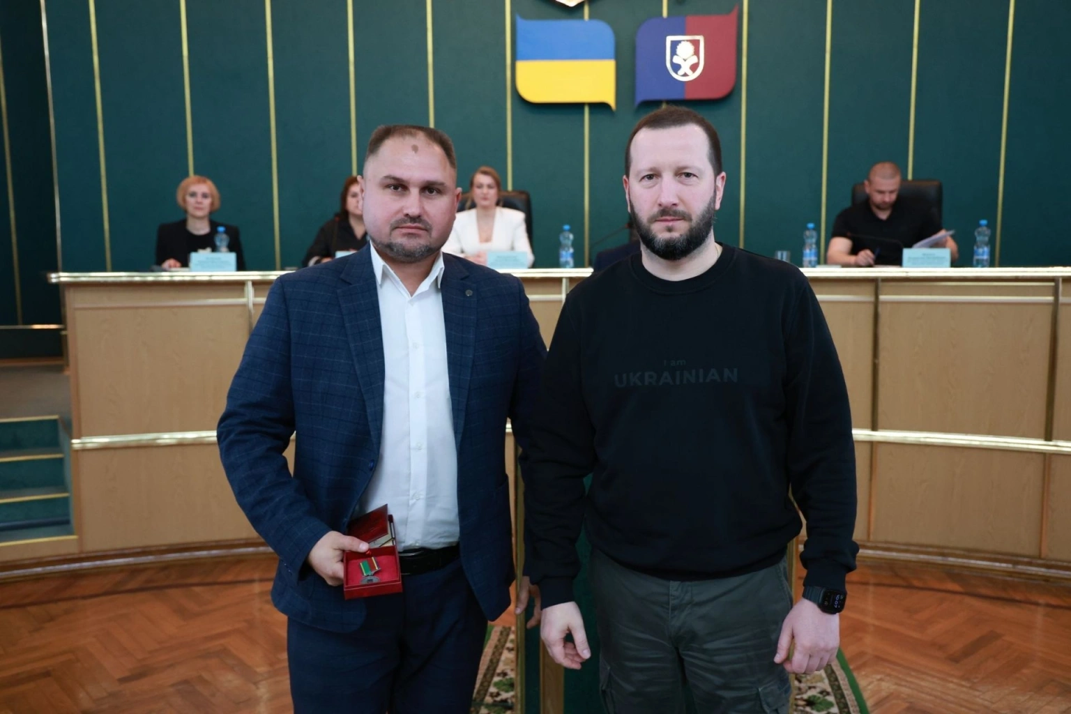 Подоляни отримали державні відзнаки: очільник Хмельницької ОВА вручив нагороди від Президента та Уряду